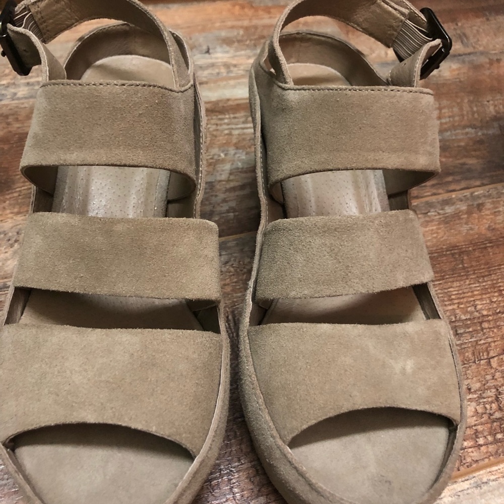 Brand NEW suede wedge